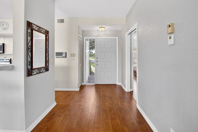 8073 Aberdeen Drive 102, Boynton Beach, FL 33472