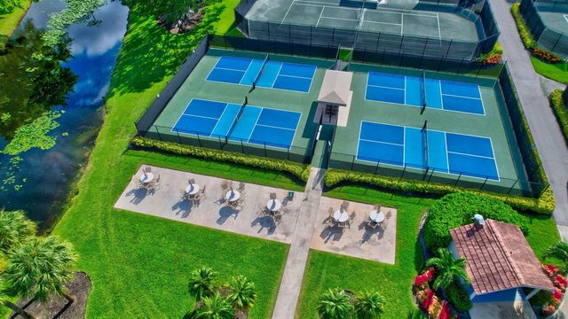 8073 Aberdeen Drive 102, Boynton Beach, FL 33472
