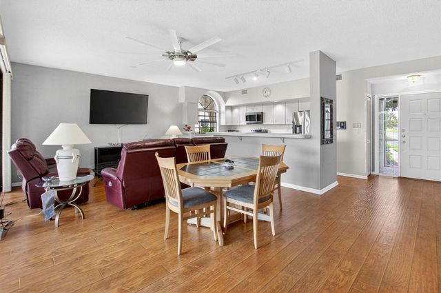 8073 Aberdeen Drive 102, Boynton Beach, FL 33472