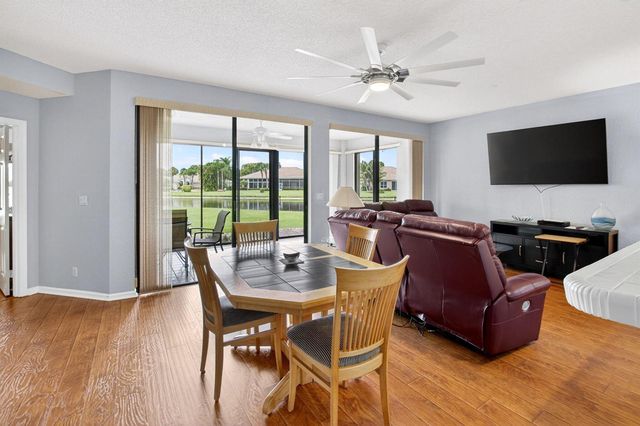 8073 Aberdeen Drive 102, Boynton Beach, FL 33472