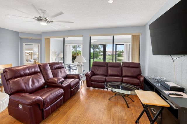 8073 Aberdeen Drive 102, Boynton Beach, FL 33472
