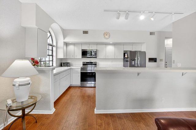 8073 Aberdeen Drive 102, Boynton Beach, FL 33472