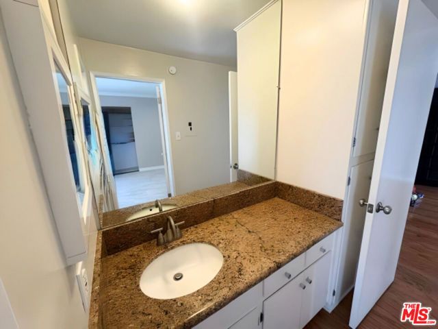 1323 S Carmelina Avenue 104, Los Angeles, CA 90025