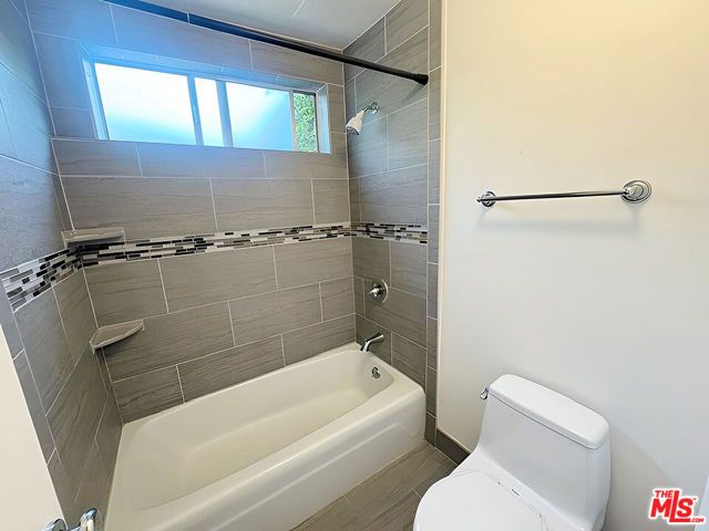 1323 S Carmelina Avenue 104, Los Angeles, CA 90025