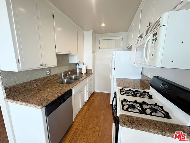 1323 S Carmelina Avenue 104, Los Angeles, CA 90025