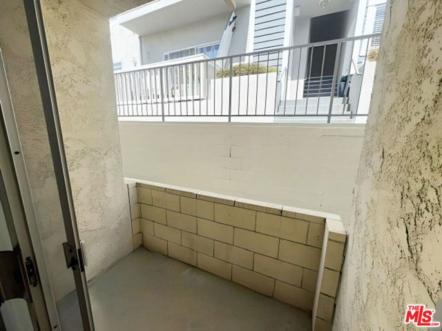 1323 S Carmelina Avenue 104, Los Angeles, CA 90025