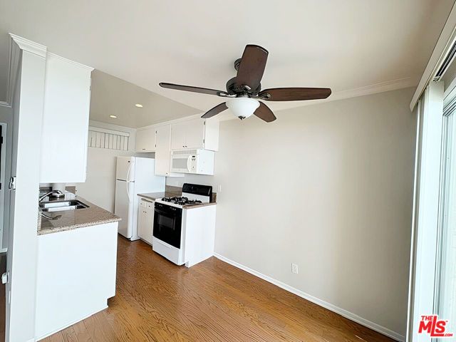 1323 S Carmelina Avenue 104, Los Angeles, CA 90025