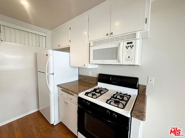 1323 S Carmelina Avenue 104, Los Angeles, CA 90025