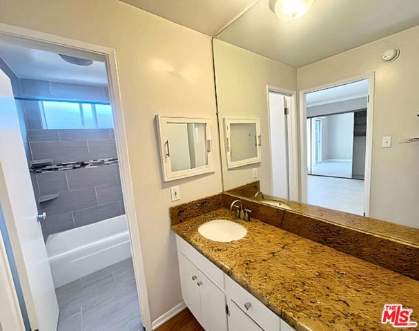 1323 S Carmelina Avenue 104, Los Angeles, CA 90025