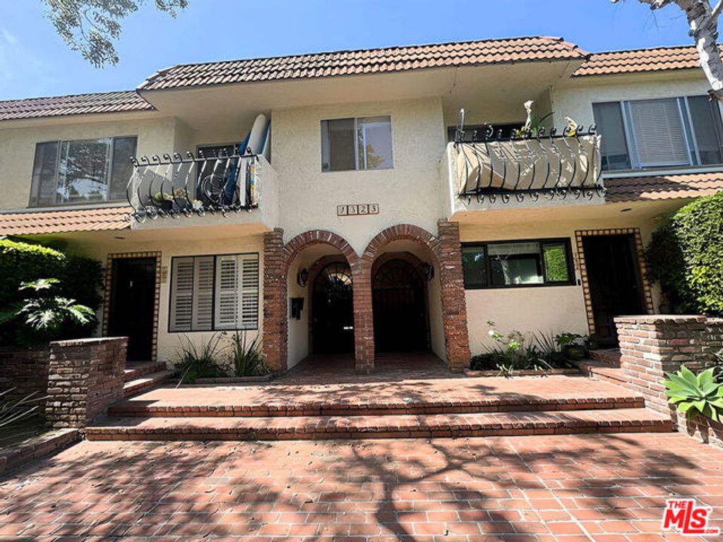 1323 S Carmelina Avenue 104, Los Angeles, CA 90025