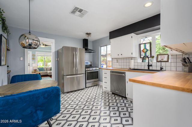 2041 N 11TH Street, Phoenix, AZ 85006