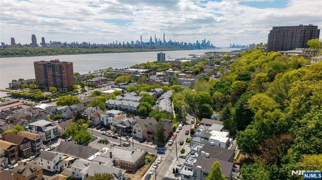 46 Hudson Avenue B, Edgewater, NJ 07020