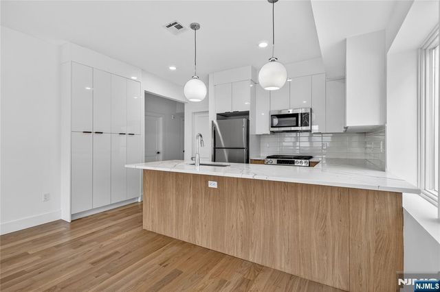 46 Hudson Avenue B, Edgewater, NJ 07020
