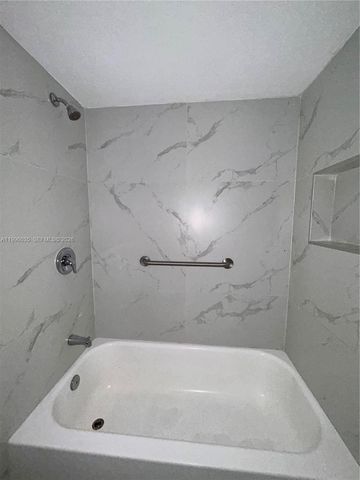 1720 NW N River Dr 203, Miami, FL 33125