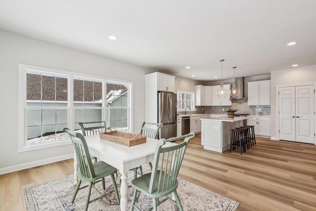 527 N Boulder Ridge DRIVE, Lake Geneva, WI 53147