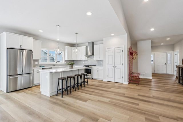 527 N Boulder Ridge DRIVE, Lake Geneva, WI 53147