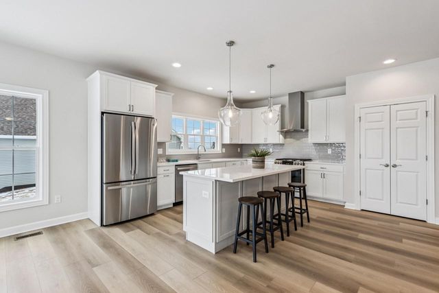 527 N Boulder Ridge DRIVE, Lake Geneva, WI 53147