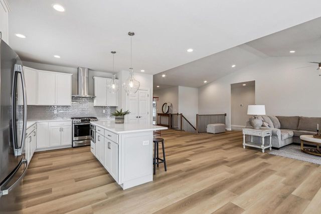 527 N Boulder Ridge DRIVE, Lake Geneva, WI 53147