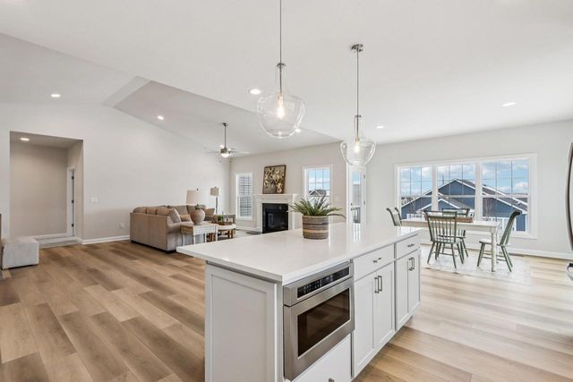 527 N Boulder Ridge DRIVE, Lake Geneva, WI 53147