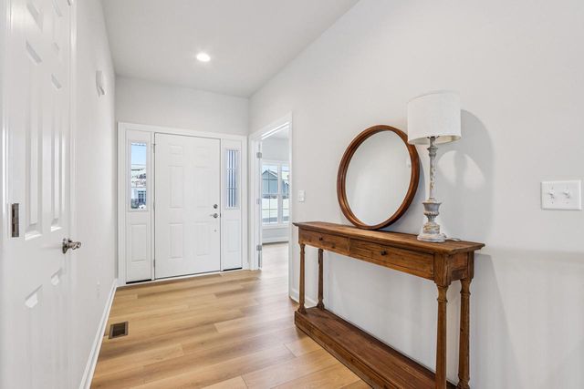 527 N Boulder Ridge DRIVE, Lake Geneva, WI 53147