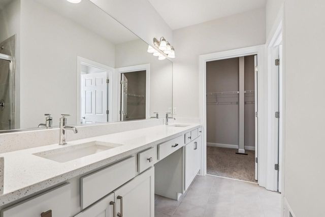 527 N Boulder Ridge DRIVE, Lake Geneva, WI 53147