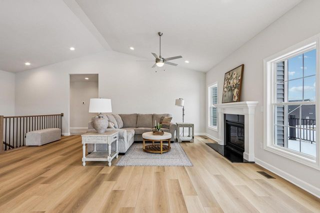 527 N Boulder Ridge DRIVE, Lake Geneva, WI 53147