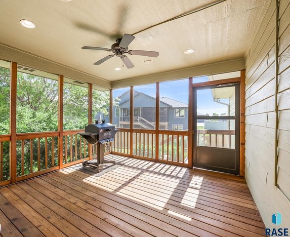 800 W Glen Eagle St Street, Sioux Falls, SD 57108