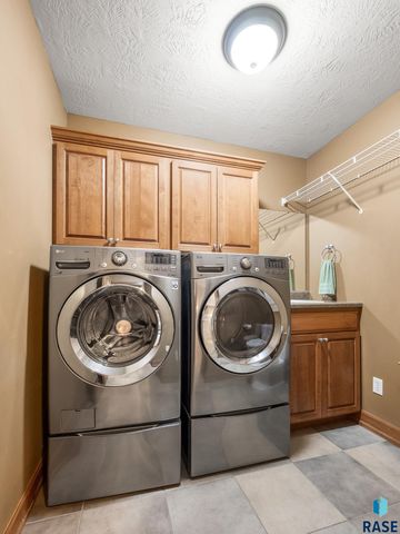800 W Glen Eagle St Street, Sioux Falls, SD 57108