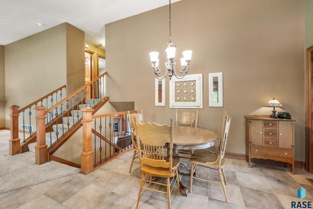 800 W Glen Eagle St Street, Sioux Falls, SD 57108