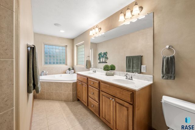 800 W Glen Eagle St Street, Sioux Falls, SD 57108
