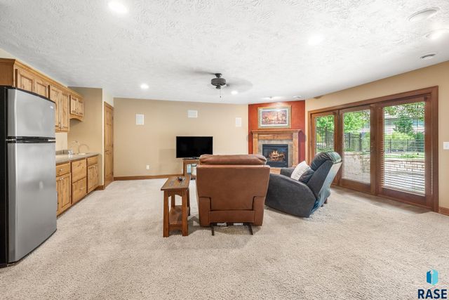 800 W Glen Eagle St Street, Sioux Falls, SD 57108
