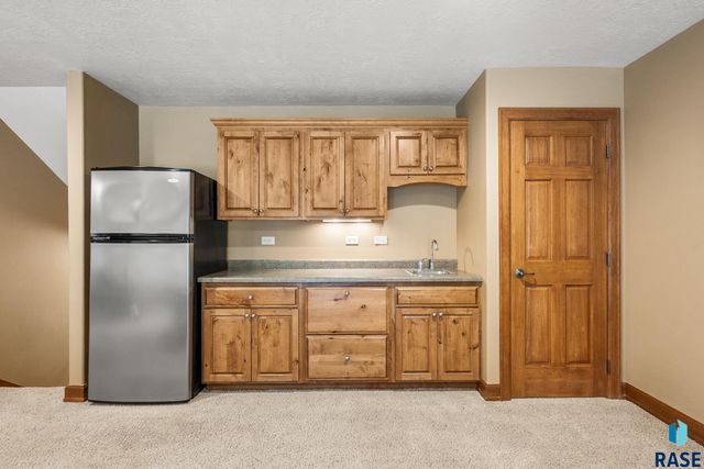 800 W Glen Eagle St Street, Sioux Falls, SD 57108