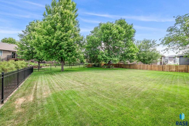 800 W Glen Eagle St Street, Sioux Falls, SD 57108
