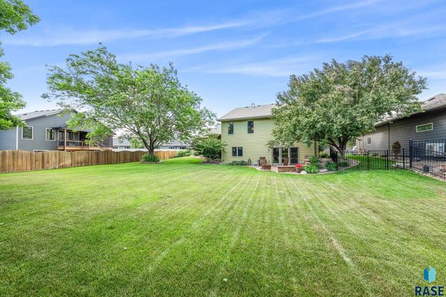 800 W Glen Eagle St Street, Sioux Falls, SD 57108