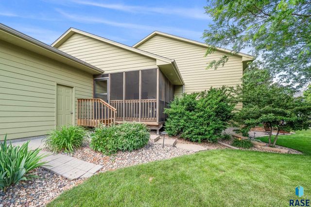 800 W Glen Eagle St Street, Sioux Falls, SD 57108