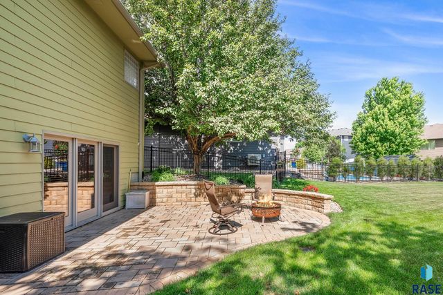 800 W Glen Eagle St Street, Sioux Falls, SD 57108