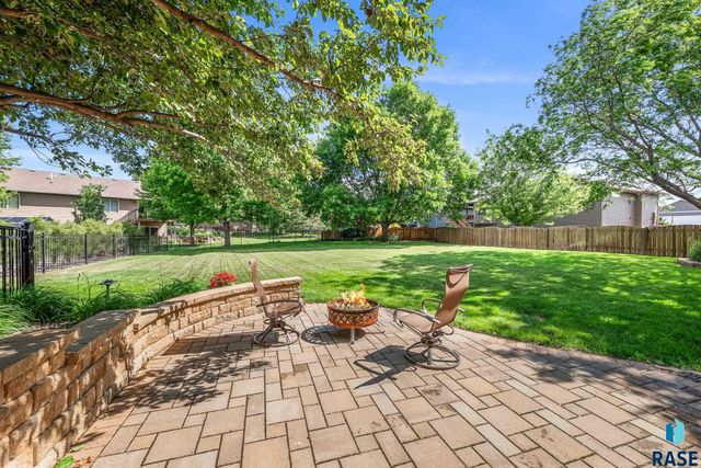 800 W Glen Eagle St Street, Sioux Falls, SD 57108