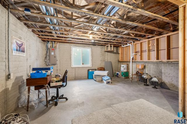 800 W Glen Eagle St Street, Sioux Falls, SD 57108