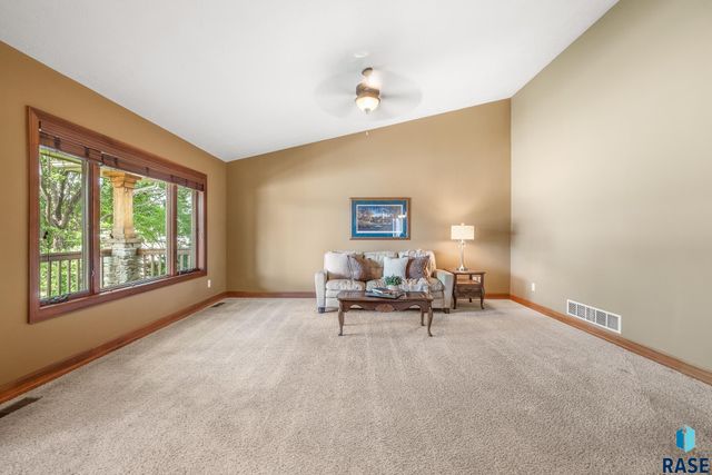 800 W Glen Eagle St Street, Sioux Falls, SD 57108