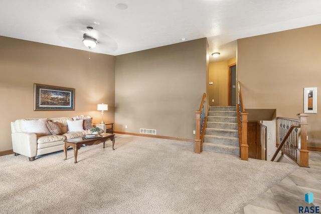 800 W Glen Eagle St Street, Sioux Falls, SD 57108