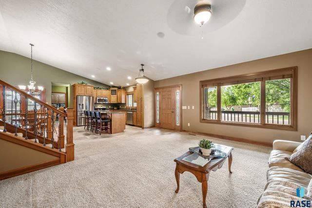 800 W Glen Eagle St Street, Sioux Falls, SD 57108