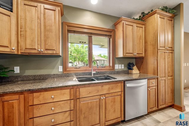 800 W Glen Eagle St Street, Sioux Falls, SD 57108