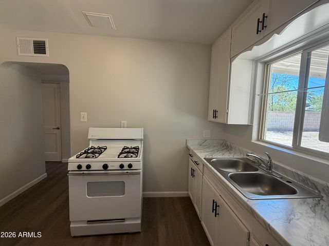 2221 E Osborn Road, Phoenix, AZ 85016