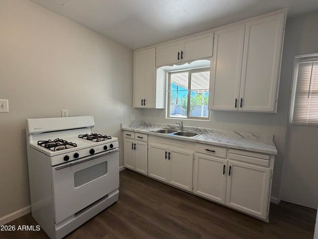 2221 E Osborn Road, Phoenix, AZ 85016
