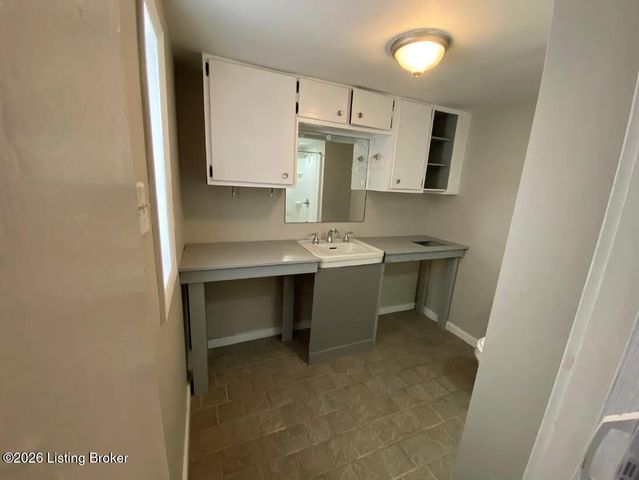 916 Shelby Pkwy, Louisville, KY 40204