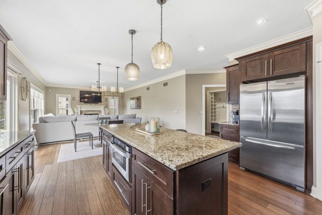 601 Oak Lane, South Elgin, IL 60177