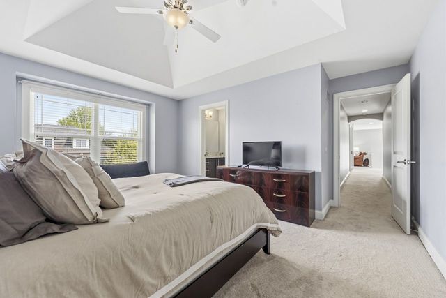 601 Oak Lane, South Elgin, IL 60177
