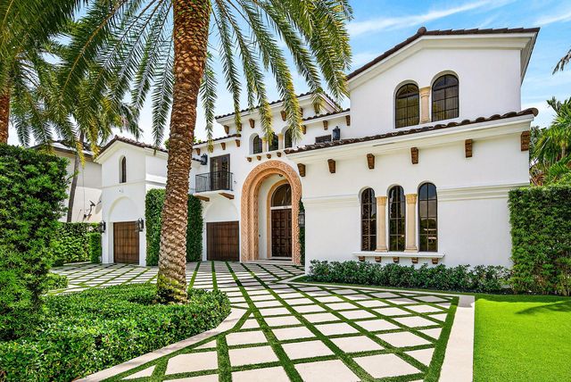 520 NE Waterway Lane, Boca Raton, FL 33432