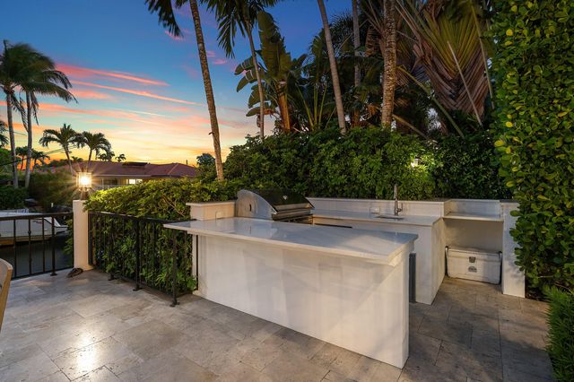 520 NE Waterway Lane, Boca Raton, FL 33432