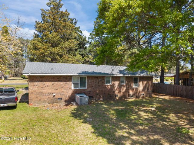 1935 King Drive, Greenville, NC 27834